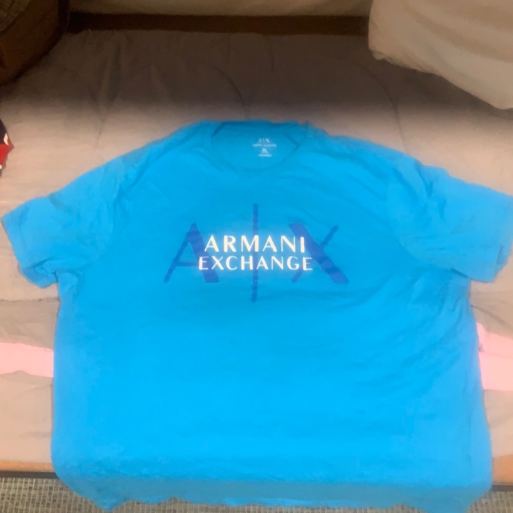 Mom bought me this shirt im tryna sell it